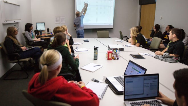 Professor Jeff Murray teaches a personal genetics class at the University of Iowa